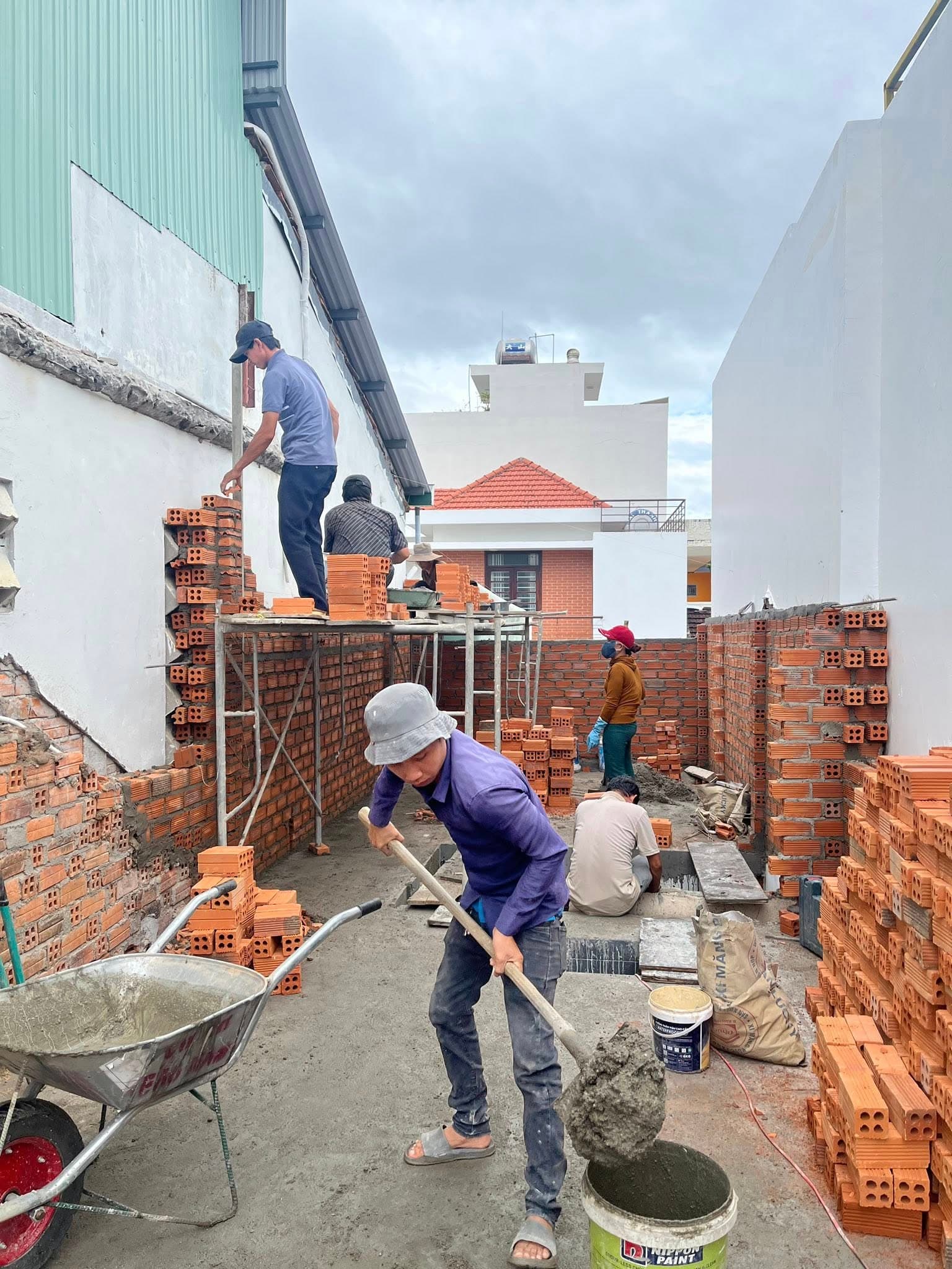 Đội ngũ Xây Dựng Hoàng Phi tại công trường